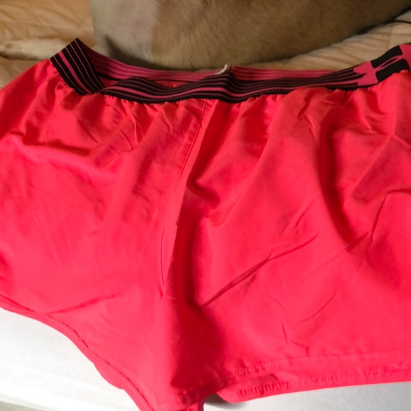 Under armour shorts - Picture 2 of 3
